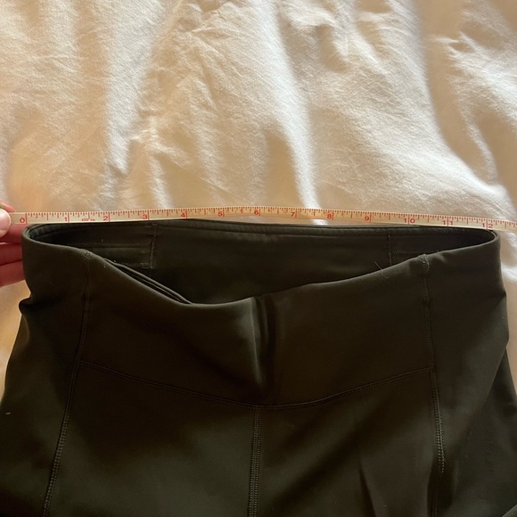 Lululemon High Rise Crop Legging with Pockets - Picture 2 of 3